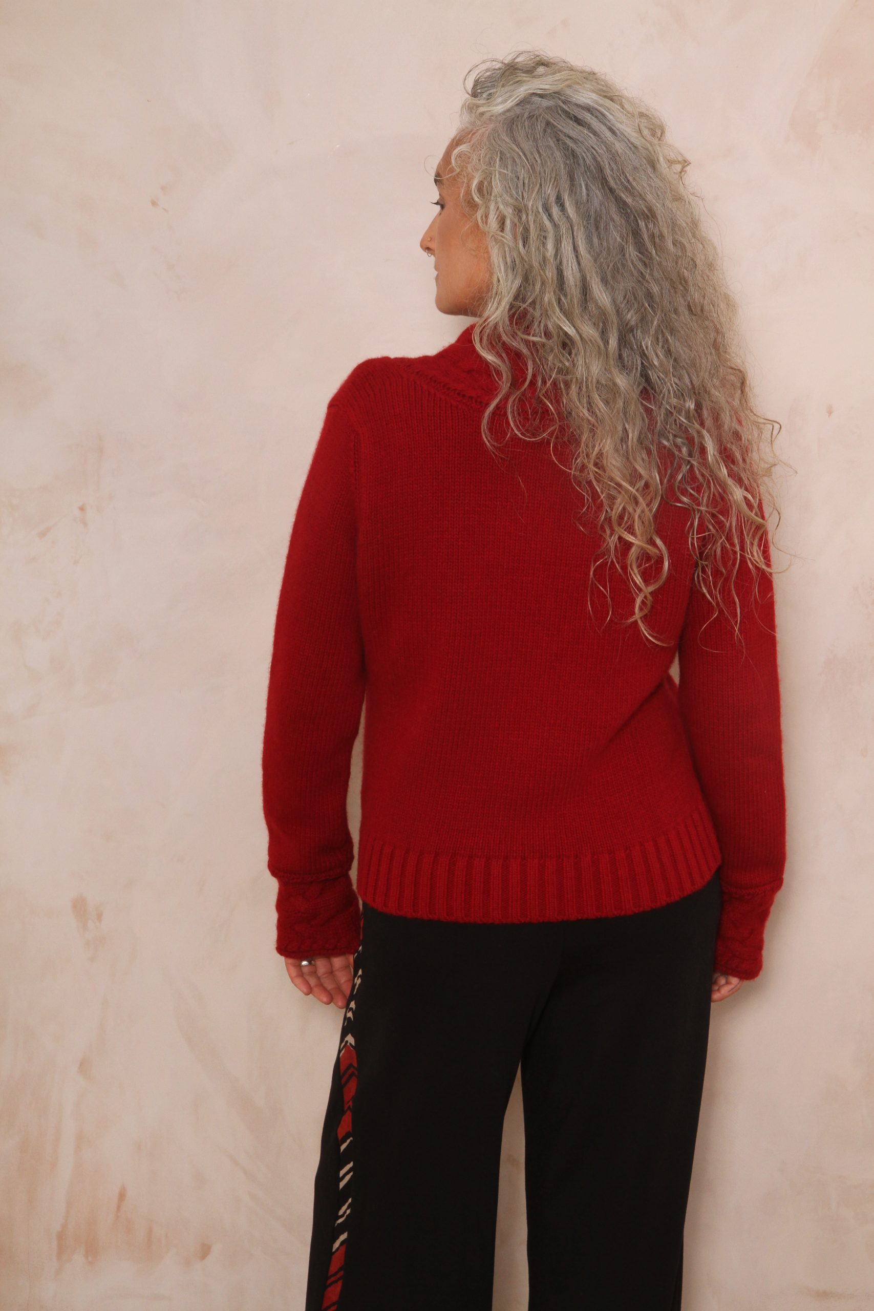 CHUNKY CABLE KNIT V NECK JUMPER PURE LAMBSWOOL PREORDER - Image 4