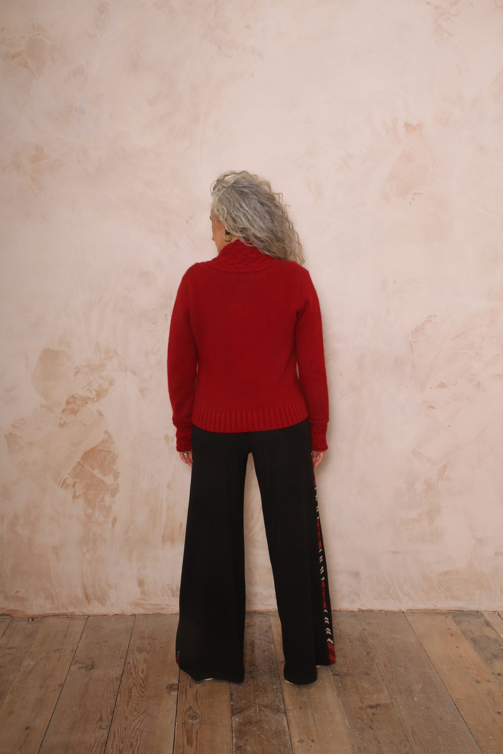 CHUNKY CABLE KNIT V NECK JUMPER PURE LAMBSWOOL PREORDER - Image 9