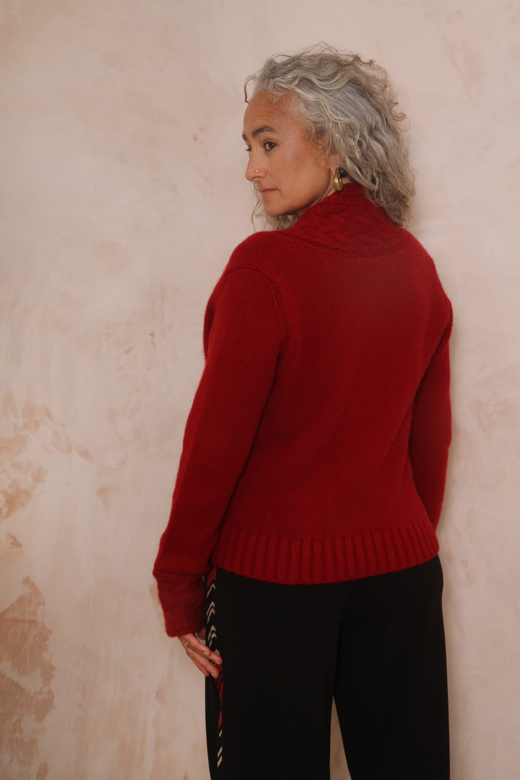 CHUNKY CABLE KNIT V NECK JUMPER PURE LAMBSWOOL PREORDER - Image 10