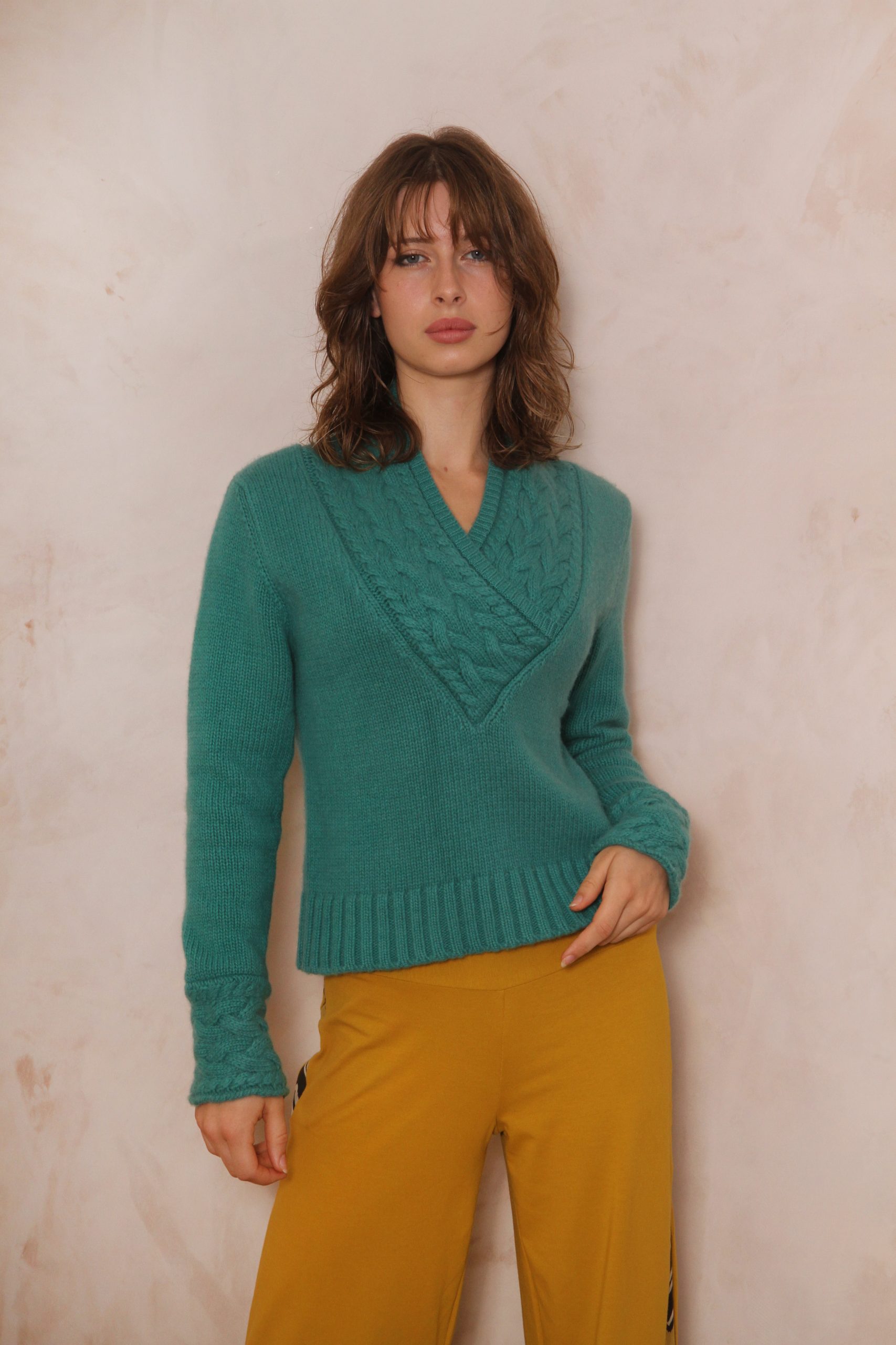 CHUNKY CABLE KNIT V NECK JUMPER PURE LAMBSWOOL PREORDER - Image 4