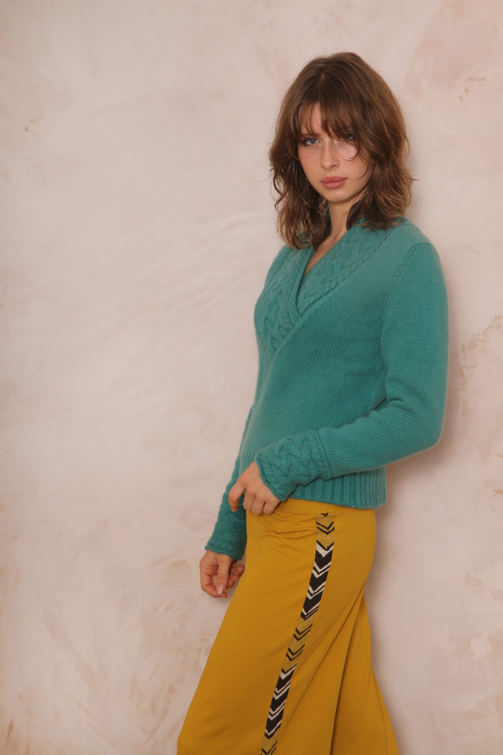 CHUNKY CABLE KNIT V NECK JUMPER PURE LAMBSWOOL PREORDER - Image 5