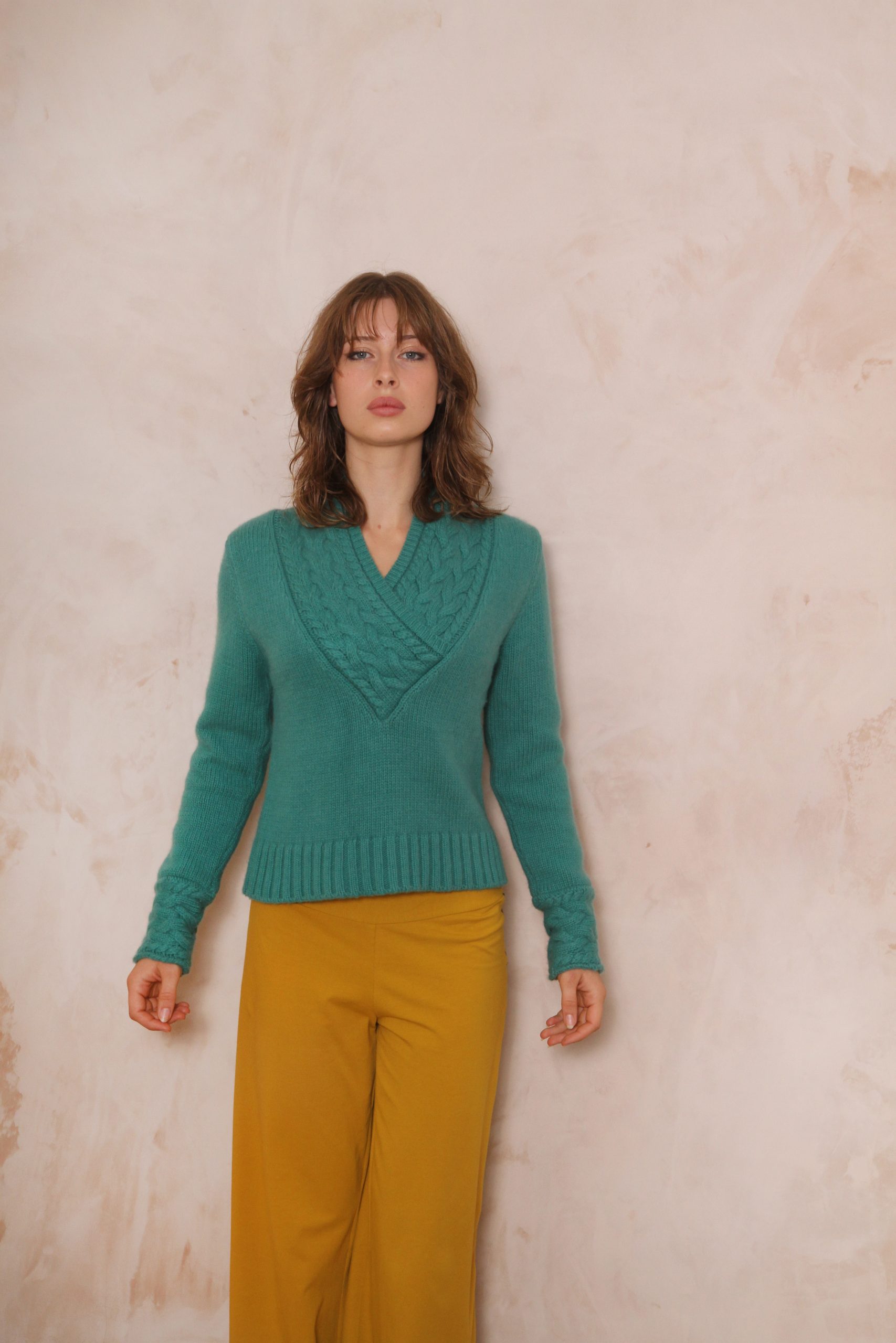 CHUNKY CABLE KNIT V NECK JUMPER PURE LAMBSWOOL PREORDER - Image 3