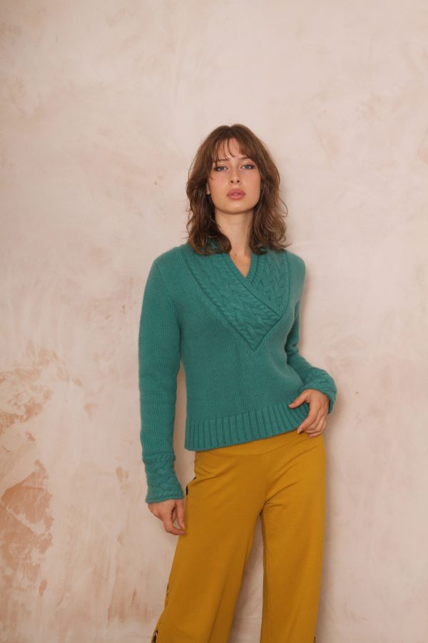 CHUNKY CABLE KNIT V NECK JUMPER PURE LAMBSWOOL PREORDER