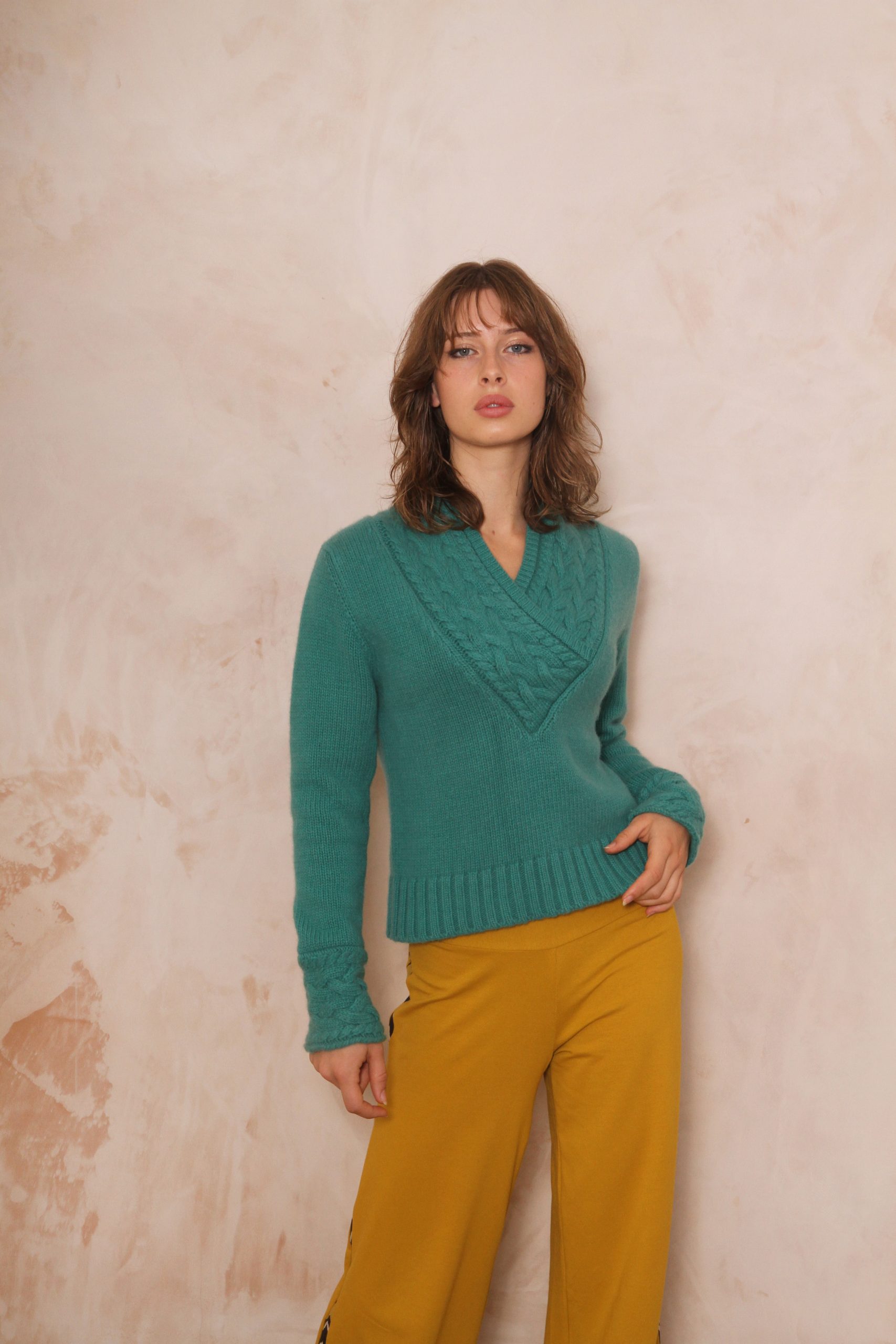 CHUNKY CABLE KNIT V NECK JUMPER PURE LAMBSWOOL PREORDER