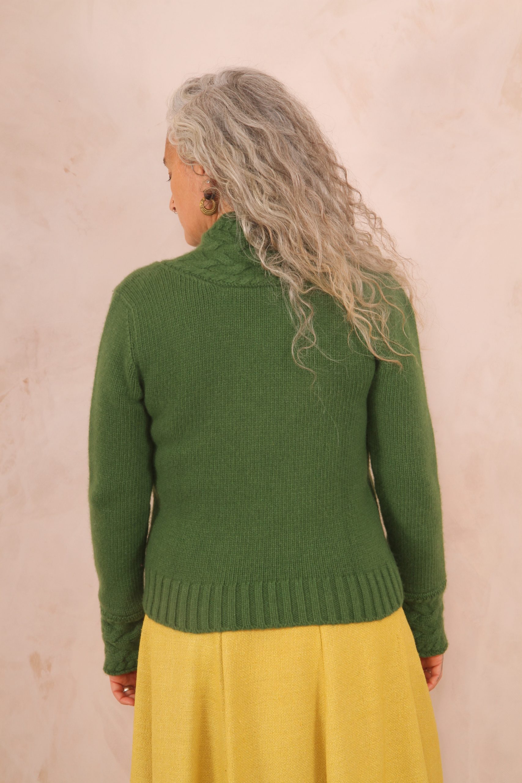 CHUNKY CABLE KNIT V NECK JUMPER PURE LAMBSWOOL PREORDER - Image 16