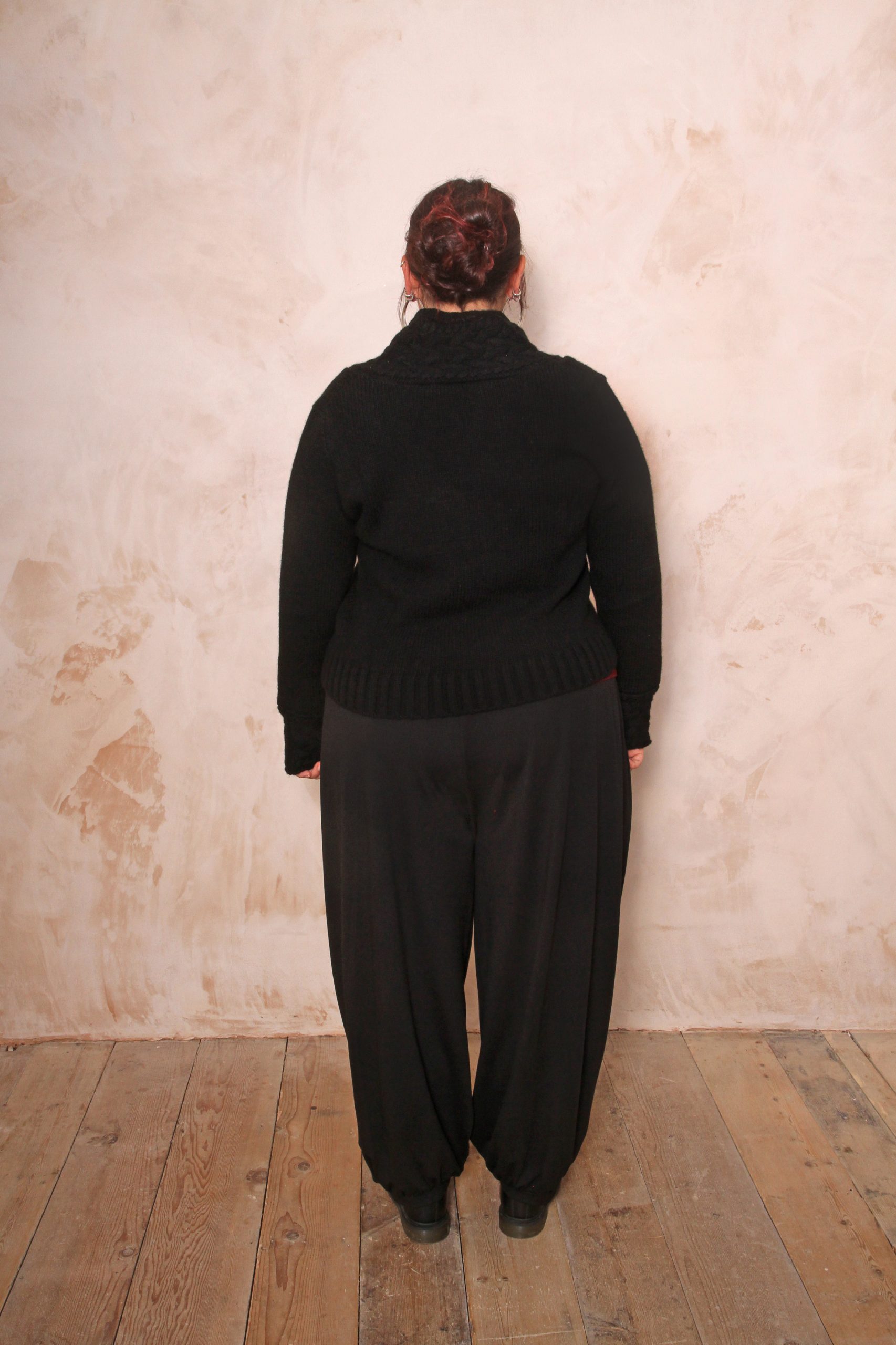 CHUNKY CABLE KNIT V NECK JUMPER PURE LAMBSWOOL PREORDER - Image 7