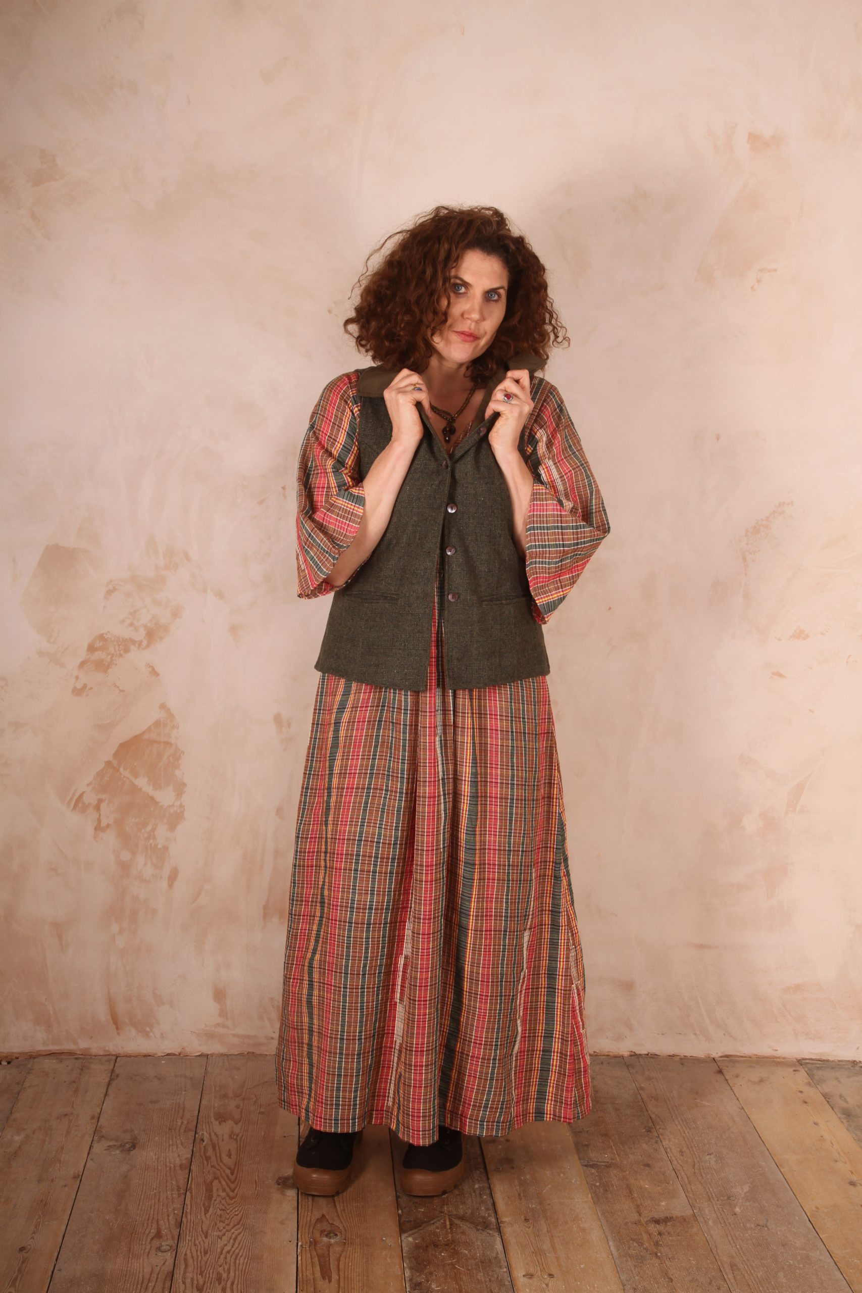 Classic Tailored Haruka Wool Waistcoat Chilli pepper Green Tweed - Image 4