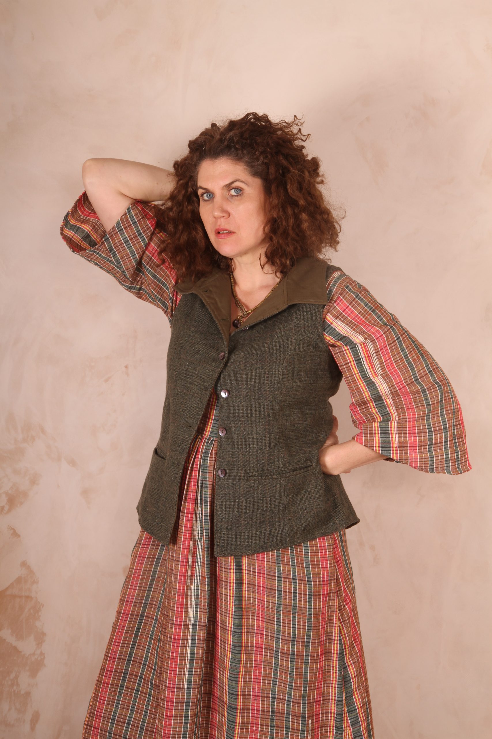 Classic Tailored Haruka Wool Waistcoat Chilli pepper Green Tweed - Image 3